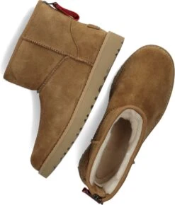 UGG W Classic Mini Logo Zip Vachtlaarzen - Warme Laarzen - Dames - Camel - Maat 41 -Skechers Verkoopwinkel 1021x1200 1