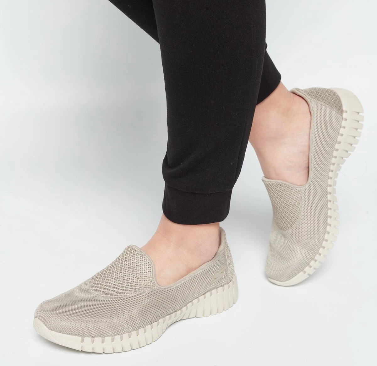 Skechers GOwalk Smart Instappers Taupe - Dames - Maat 41 2 Skechers GOwalk Smart Instappers Taupe - Dames - Maat 41 - Afbeelding 2