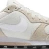 Nike Md Runner Dames Sneakers - Beige/Wit - Maat 38.5