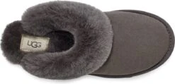 UGG W Classic Slipper II Dames Sloffen - Charcoal - Maat 40 12 UGG W Classic Slipper II Dames Sloffen - Charcoal - Maat 40 -Skechers Verkoopwinkel 1200x577 7