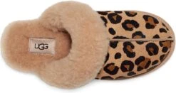 UGG W Scuffette II Spotty Dames Sloffen - Natural - Maat 38 -Skechers Verkoopwinkel 1200x638 6