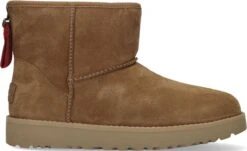 UGG W Classic Mini Logo Zip Vachtlaarzen - Warme Laarzen - Dames - Camel - Maat 41 -Skechers Verkoopwinkel 1200x732 1