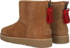 UGG W Classic Mini Logo Zip Vachtlaarzen - Warme Laarzen - Dames - Camel - Maat 41 -Skechers Verkoopwinkel 1200x816 3