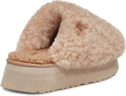 UGG W Maxi Curly Platform Dames Sloffen - Sand - Maat 40 -Skechers Verkoopwinkel 1200x916 1