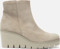 Gabor Enkellaarsjes Dames / Laarzen / Damesschoenen - Suède - 94.780.12 - Beige - Maat 38.5 34 Gabor Enkellaarsjes Dames / Laarzen / Damesschoenen - Suède - 94.780.12 - Beige - Maat 38.5 -Skechers Verkoopwinkel 1200x985 3