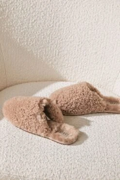 UGG W Maxi Curly Slide Dames Sloffen - Sand - Maat 36 -Skechers Verkoopwinkel 800x1200 15