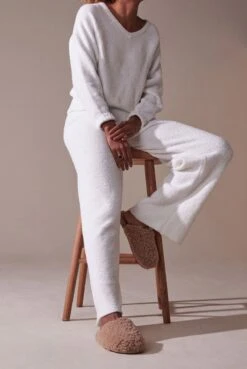 UGG W Maxi Curly Slide Dames Sloffen - Sand - Maat 36 -Skechers Verkoopwinkel 803x1200 1