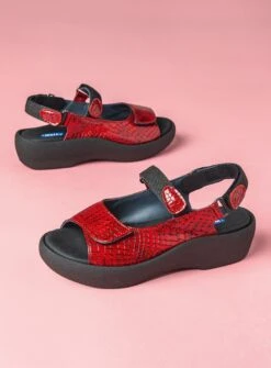 Wolky Sandalen Jewel Rood Crocolook Lakleer -Skechers Verkoopwinkel 885x1200 30