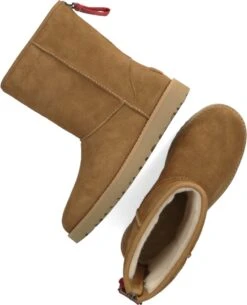 UGG W Classic Short Logo Zip Vachtlaarzen - Warme Laarzen - Dames - Camel - Maat 37 -Skechers Verkoopwinkel 971x1200